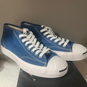 Converse women’s shoes size 9.5 new